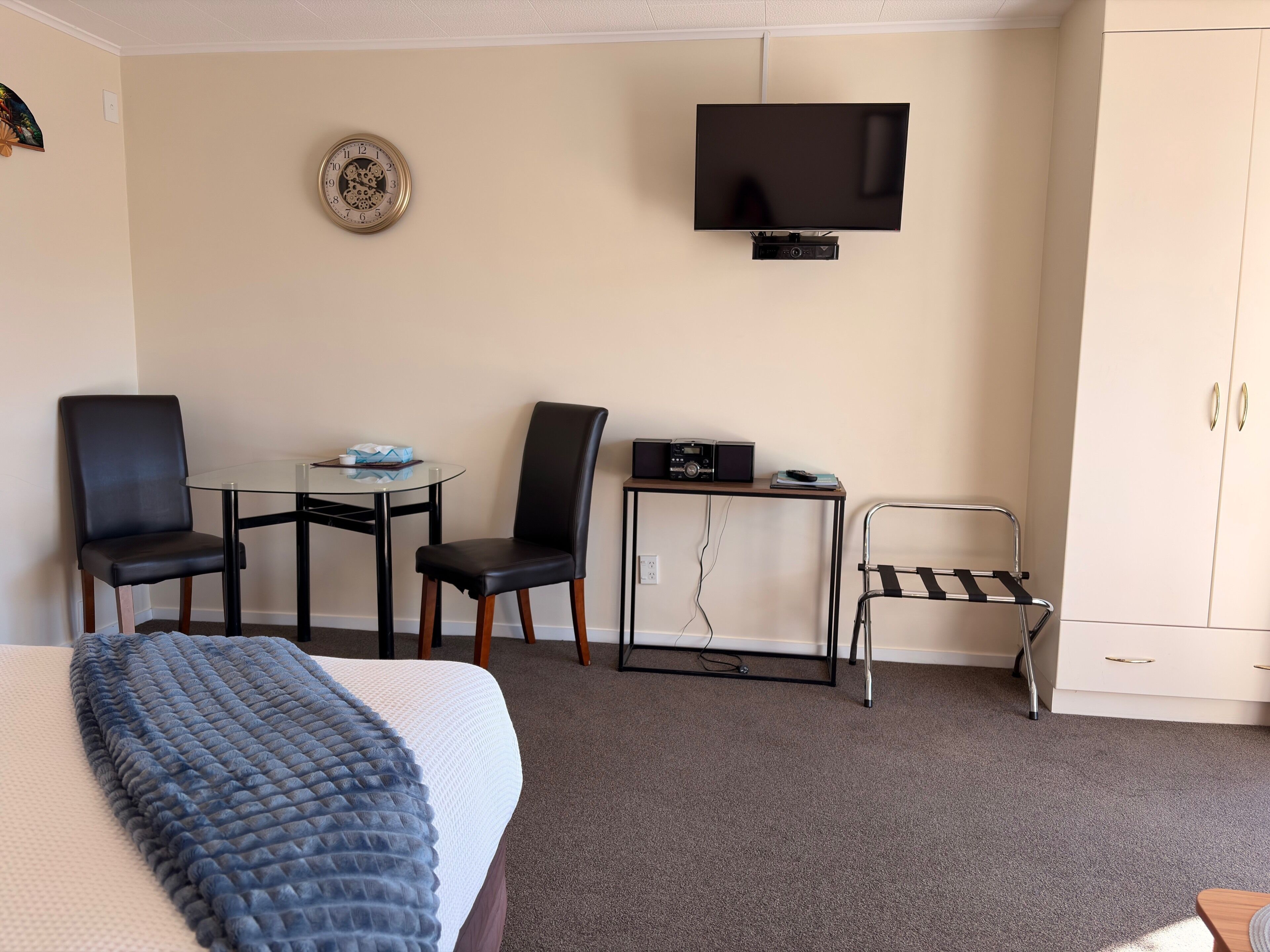 Studio Spa 1 | Egyptian cotton sheets, in-room safe, individually furnished, desk