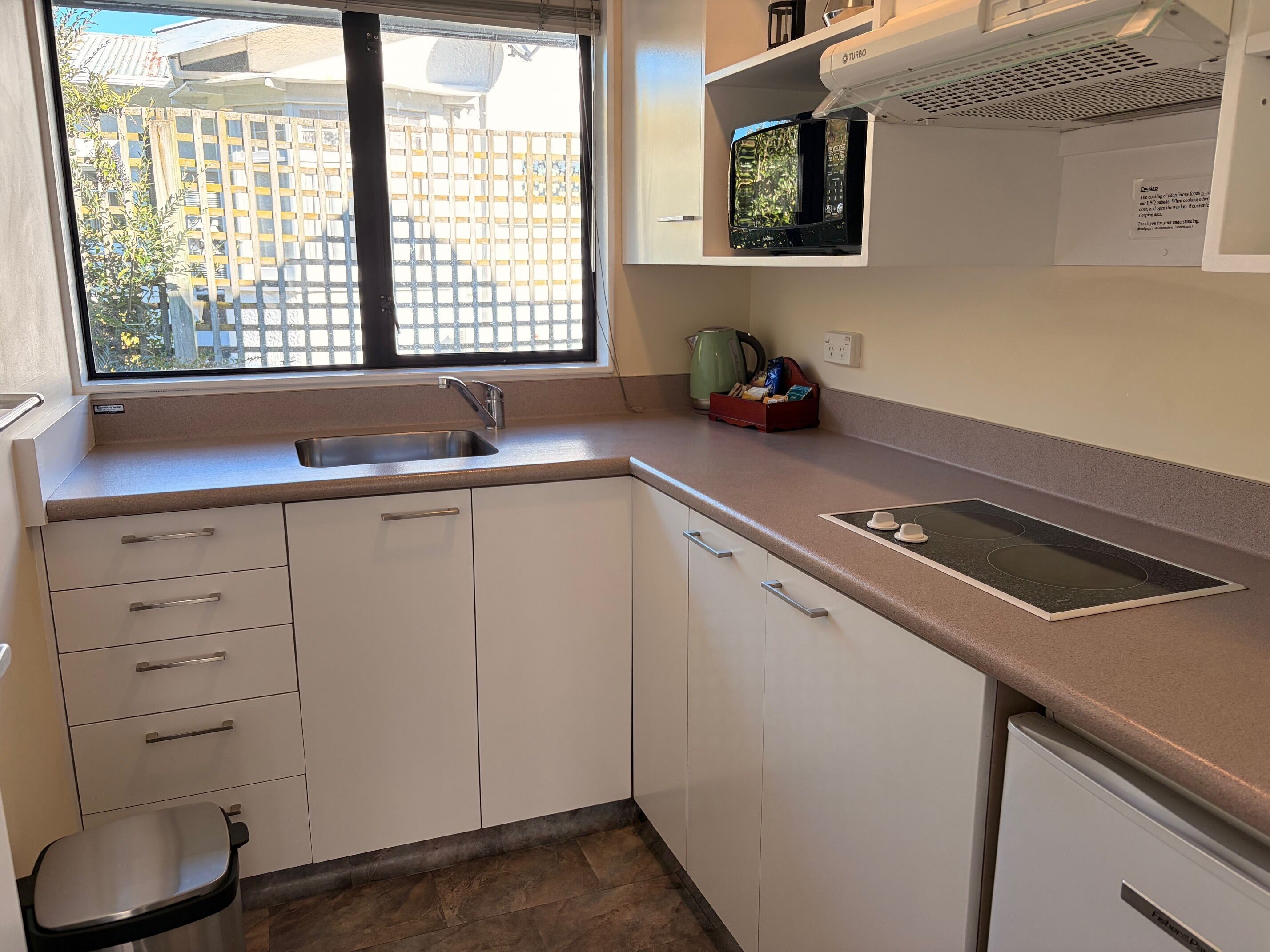 Studio Unit 1 | Private kitchen | Fridge, microwave, stovetop, coffee/tea maker