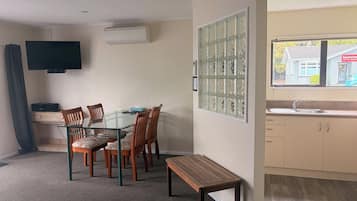 Family Unit 1 | Egyptian cotton sheets, in-room safe, individually furnished, desk