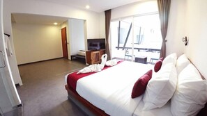 Down duvets, pillow-top beds, rollaway beds, free WiFi - Teav Boutique Hotel (Phnom Penh)