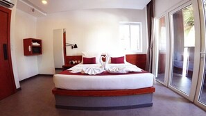 Down duvets, pillow-top beds, rollaway beds, free WiFi - Teav Boutique Hotel (Phnom Penh)