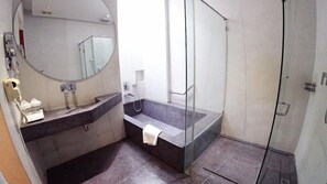 Cabezal de ducha tipo lluvia, toallas