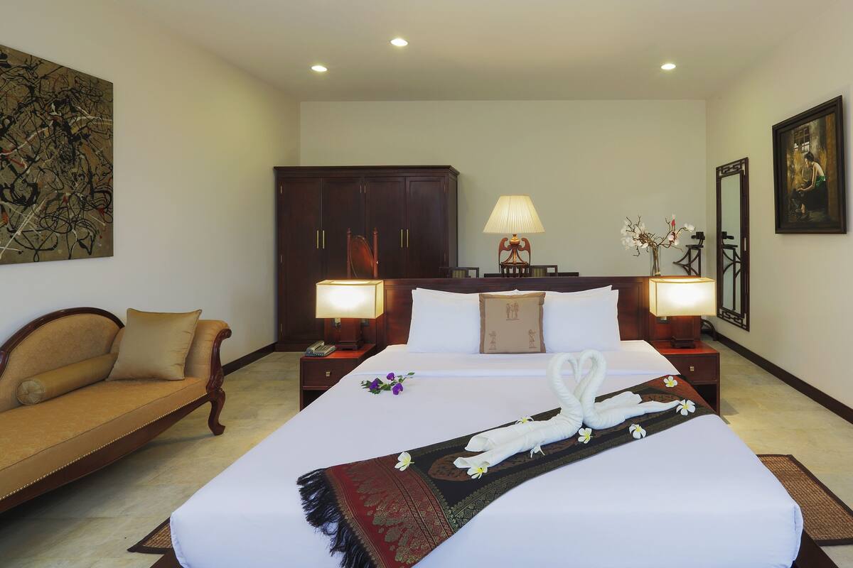 Phòng Suite Presidential, 1 giường cỡ king, có thể sử dụng hồ bơi, quang cảnh biển | Minibar, két bảo mật tại phòng, bàn, màn/rèm cản sáng