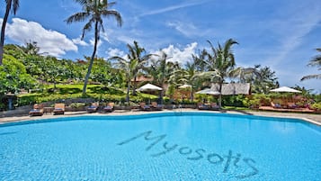 2 piscinas al aire libre