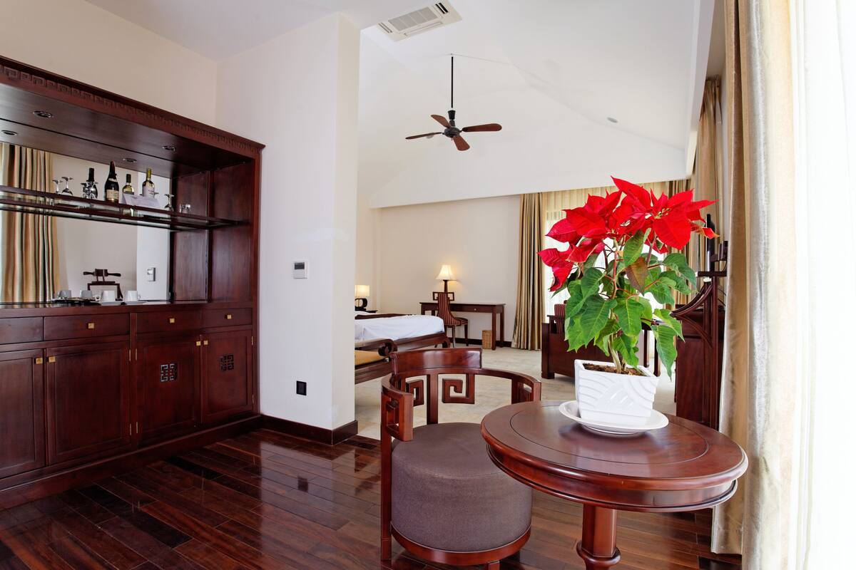Minibar, két bảo mật tại phòng, bàn, màn/rèm cản sáng