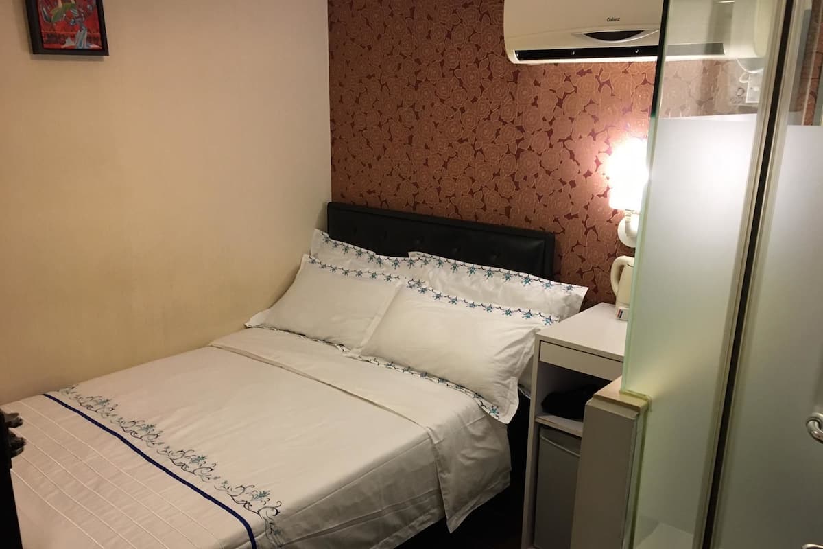 Egyptian cotton sheets, premium bedding, down duvets, pillow-top beds