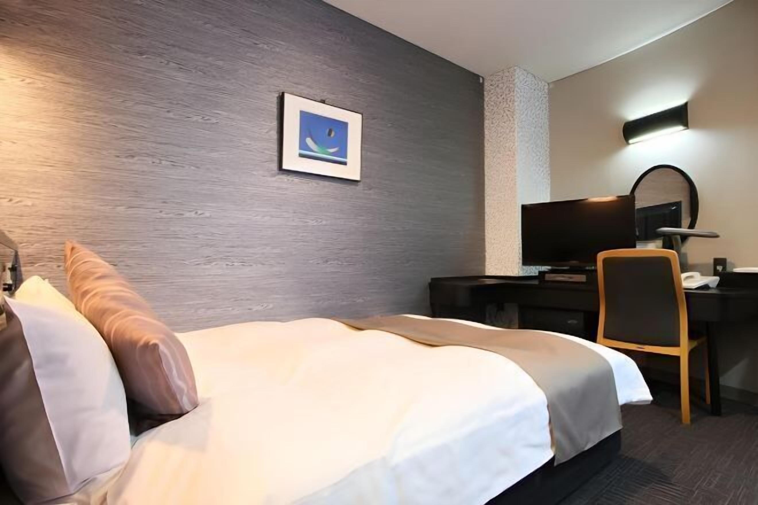 مكتب وواي فاي مجانًا وملاءات أسرّة