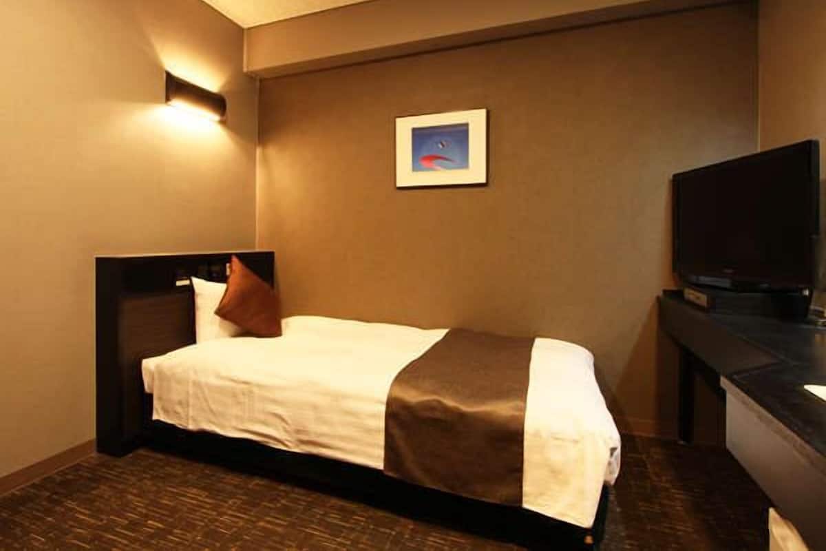 1 bedroom, desk, free WiFi, bed sheets