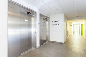 Interior entrance - L'Aéronat (Saint-Cyr-l'Ecole)