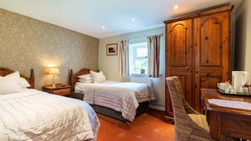 Standard Twin Room | In-room safe, iron/ironing board, free WiFi