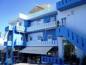 ด้านหน้าที่พัก