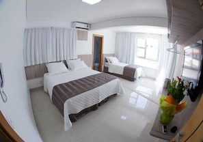 Quarto superior | Frigobar, cofres nos quartos, Wi-Fi de cortesia