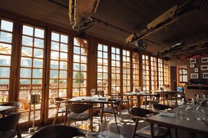 5 restaurants, breakfast, lunch, dinner served; French cuisine