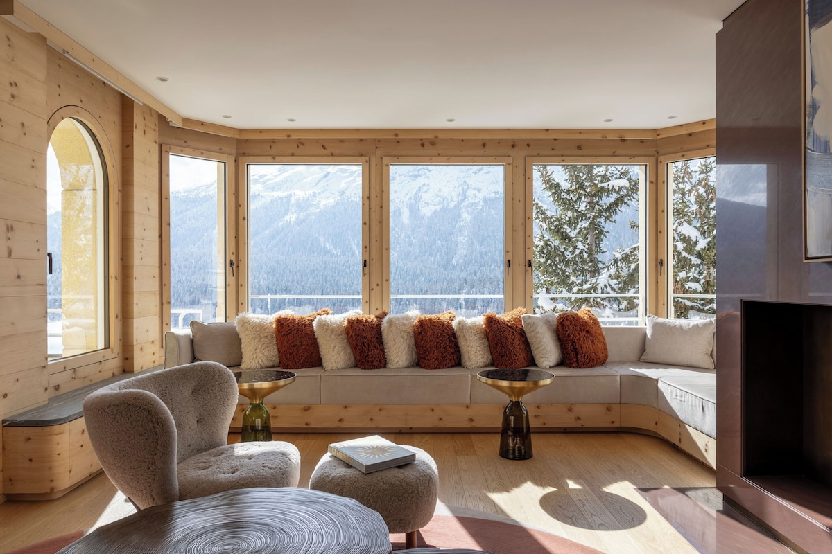 Corvatsch Suite | Living area | LCD TV