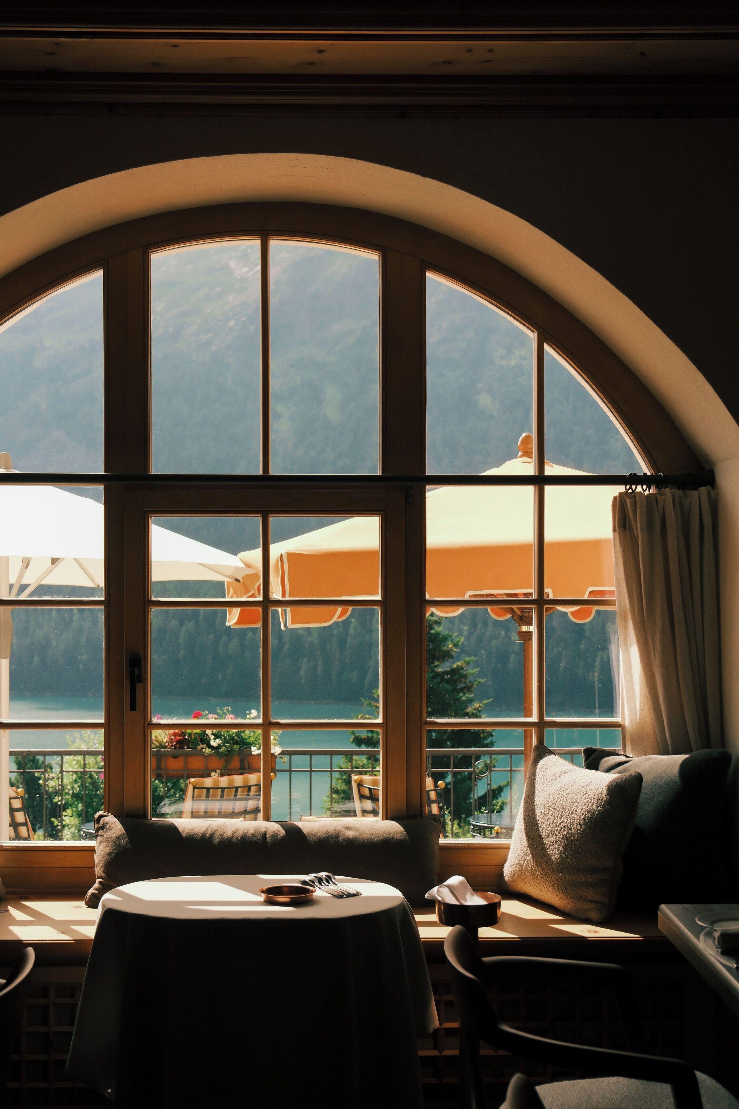 5 restaurants, breakfast, lunch, dinner served; French cuisine