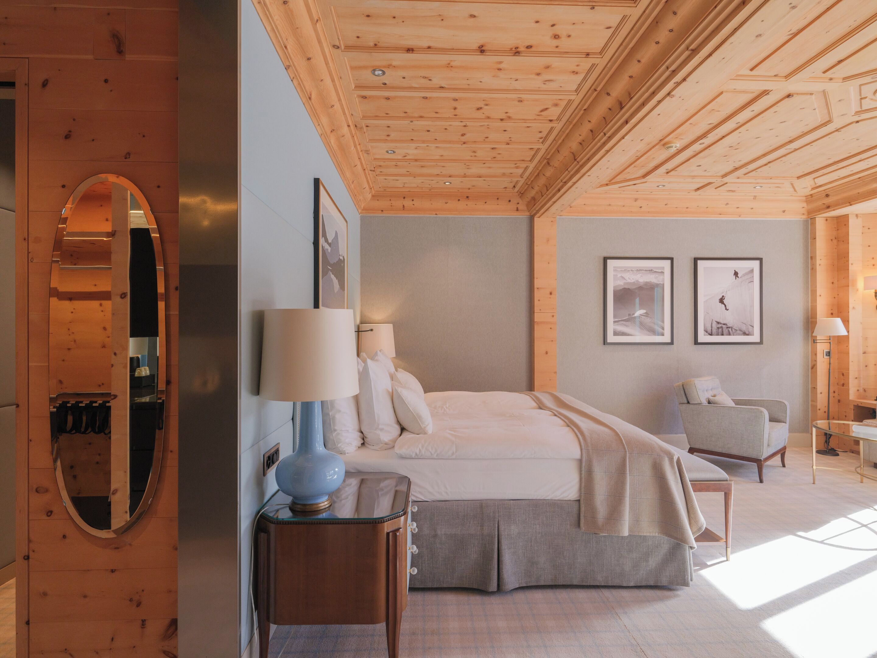 junior suite | 1 bedroom, premium bedding, down duvets, free minibar