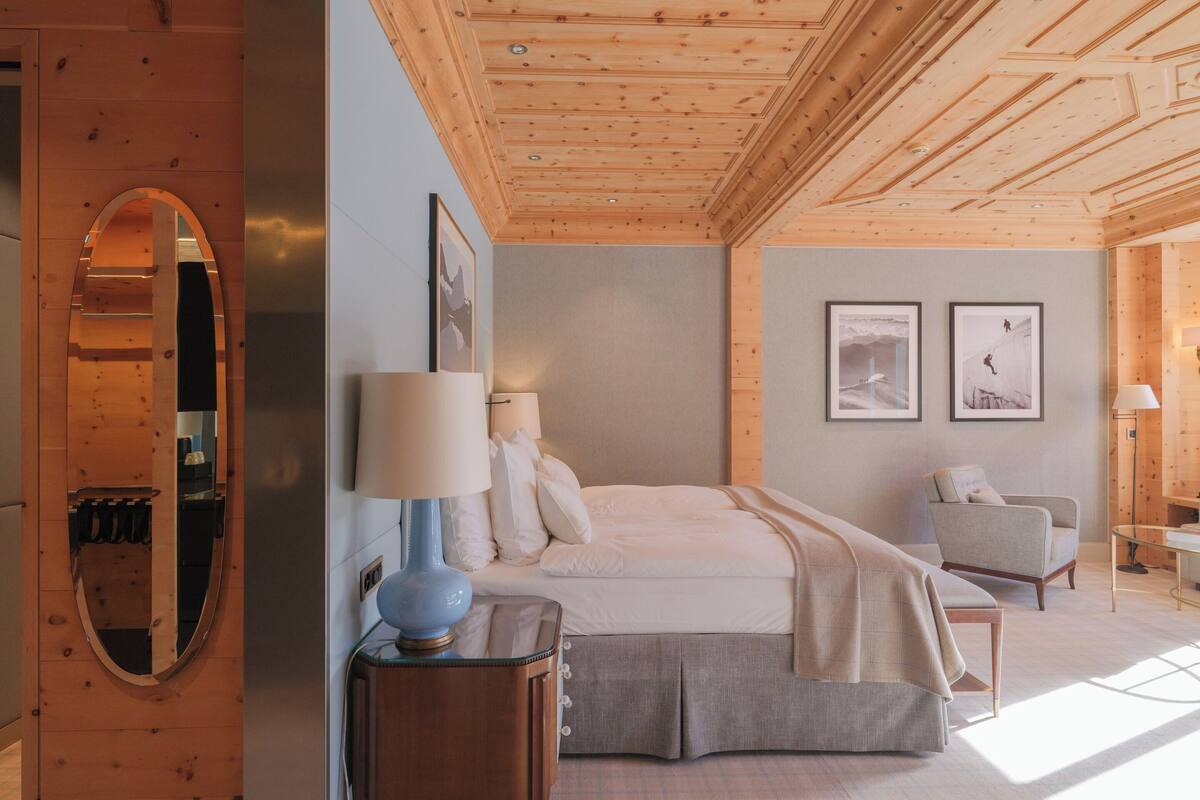 junior suite | 1 bedroom, premium bedding, down duvets, free minibar