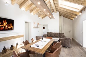 Apartment, 3 Schlafzimmer, Balkon, Bergblick (Matterhorn) | Wohnbereich