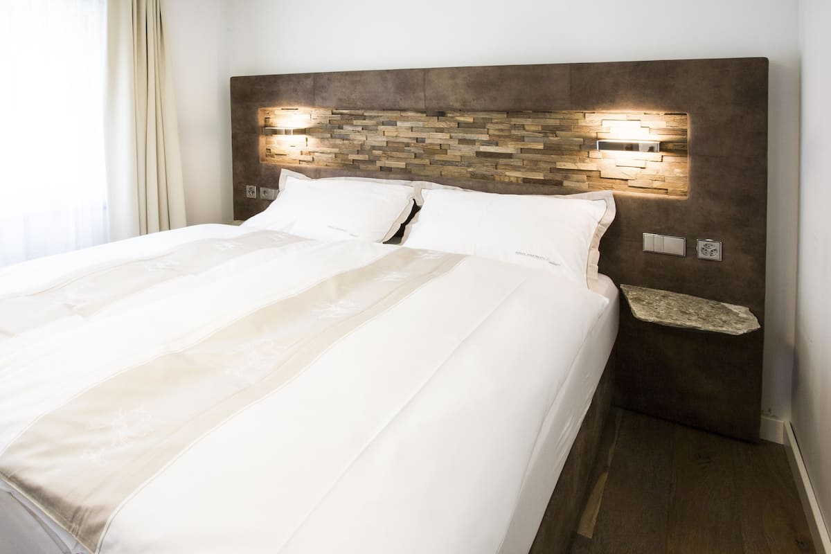 1 bedroom, premium bedding, individually furnished