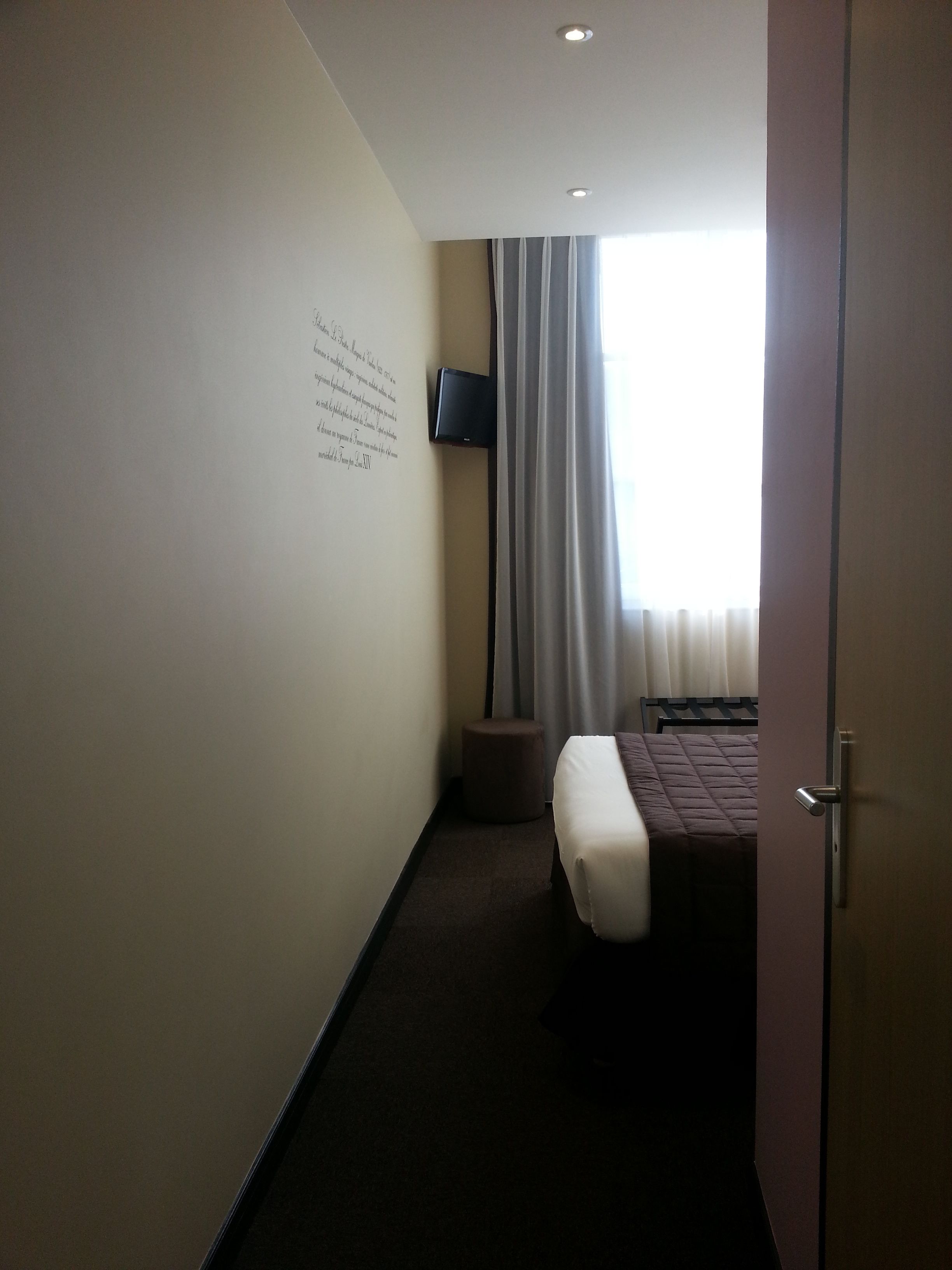 double room | premium bedding, minibar, in-room safe, desk