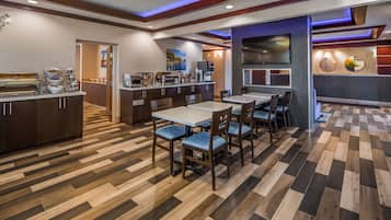 Desayuno bufé gratuito y diario