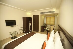 Betten mit Memory-Foam-Matratzen, Zimmersafe, individuell eingerichtet