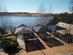 รับประทานอาหารกลางแจ้ง