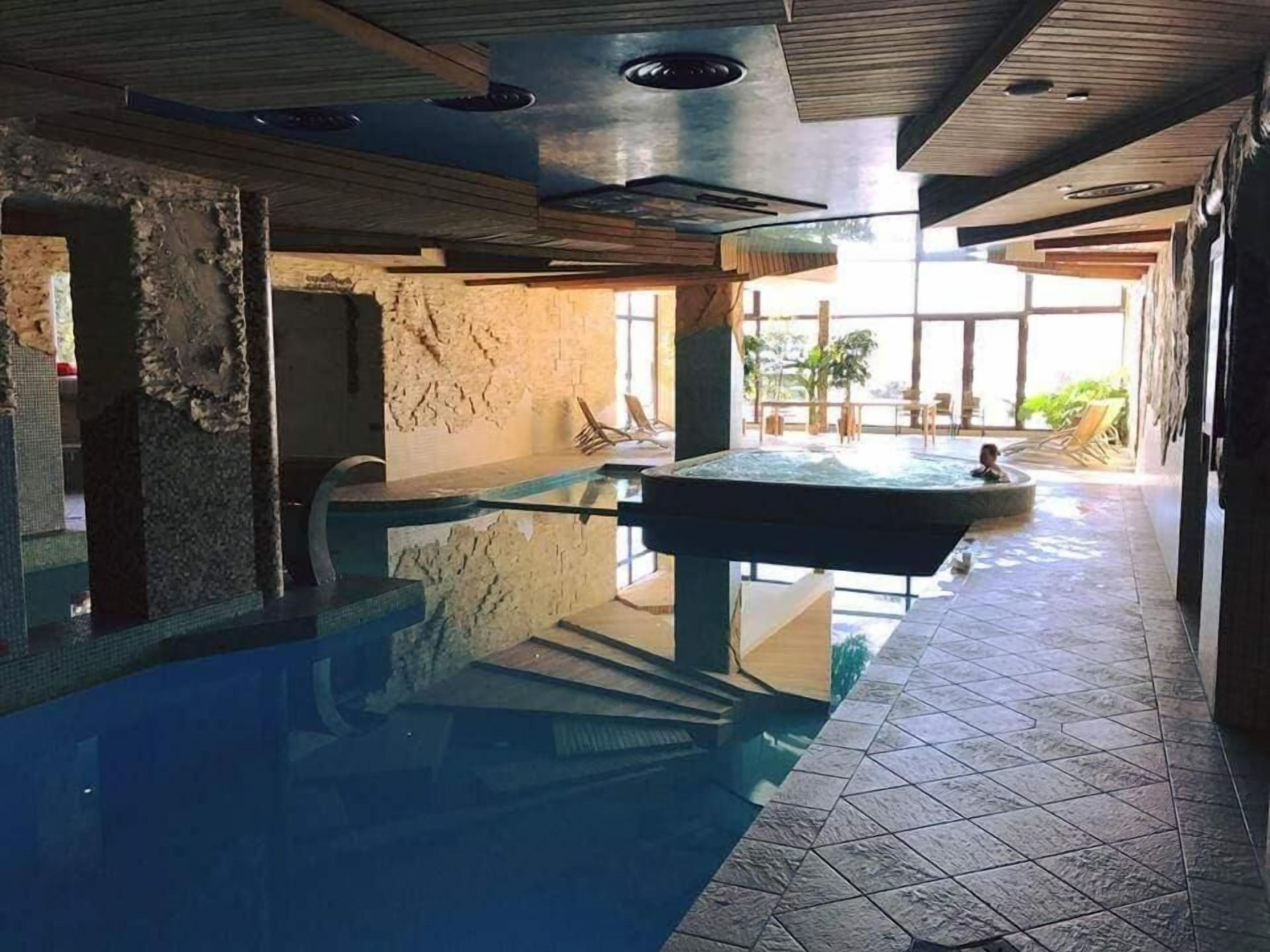 حمام سباحة