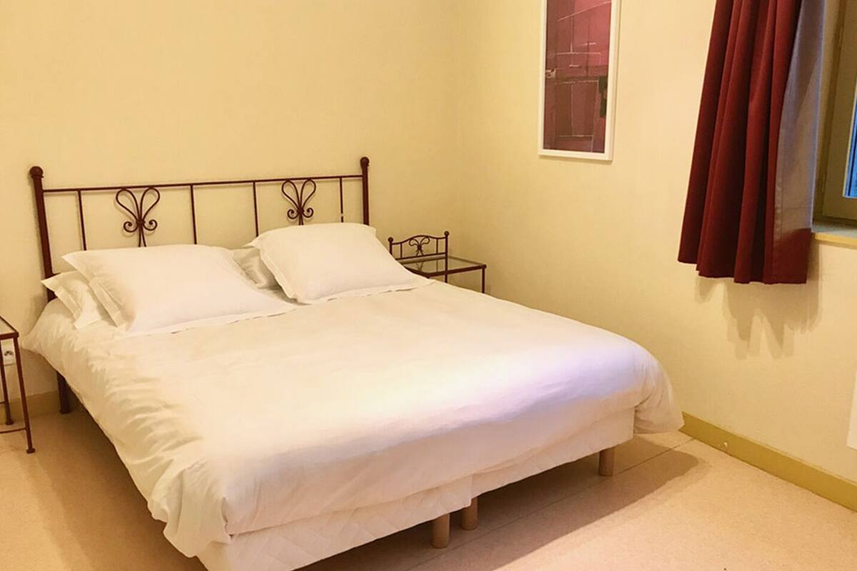 Departamento estándar, 3 habitaciones (Le Par) | Tabla de planchar con plancha, wifi gratis y ropa de cama 