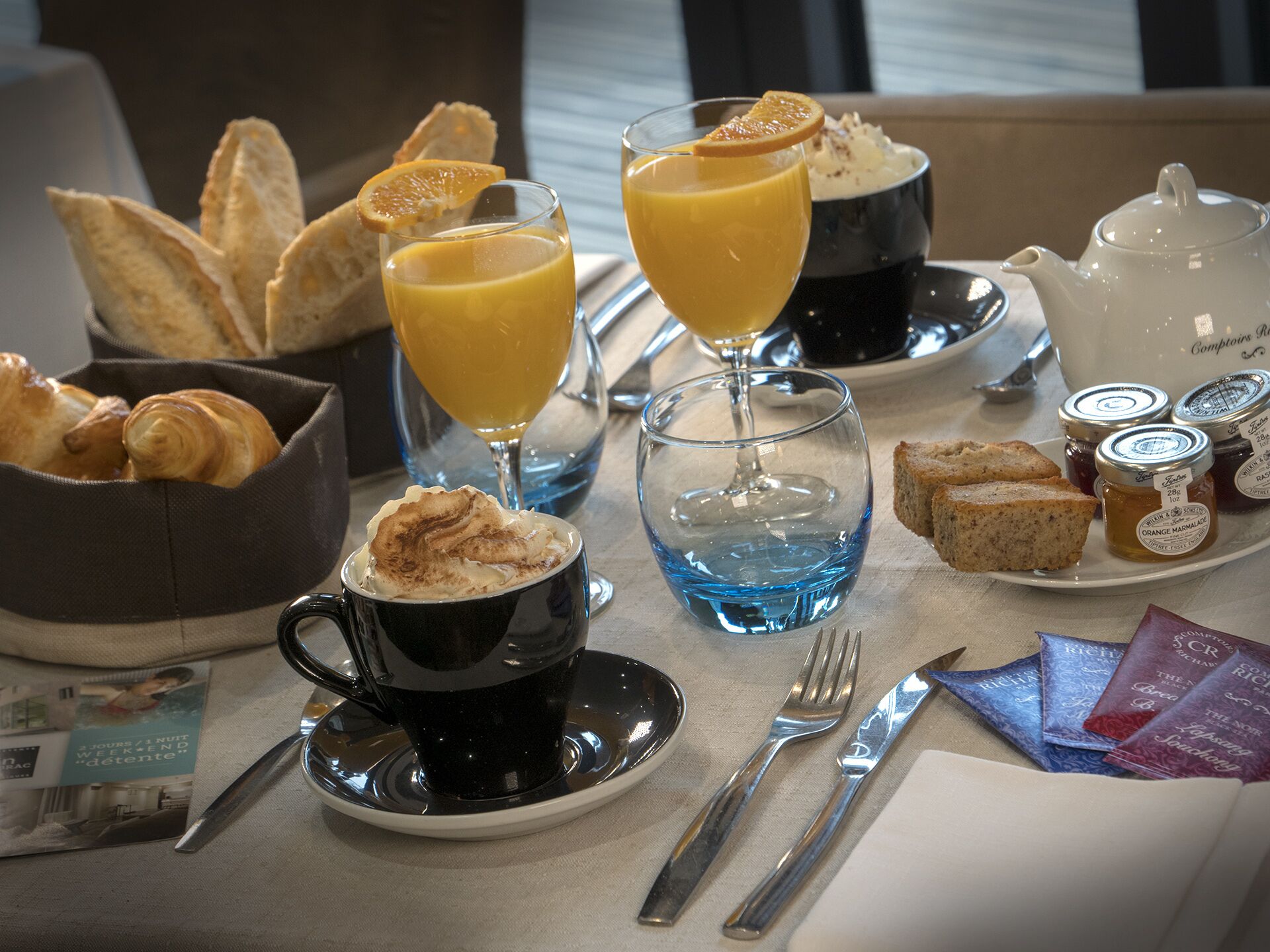 Daily continental breakfast (EUR 12 per person)