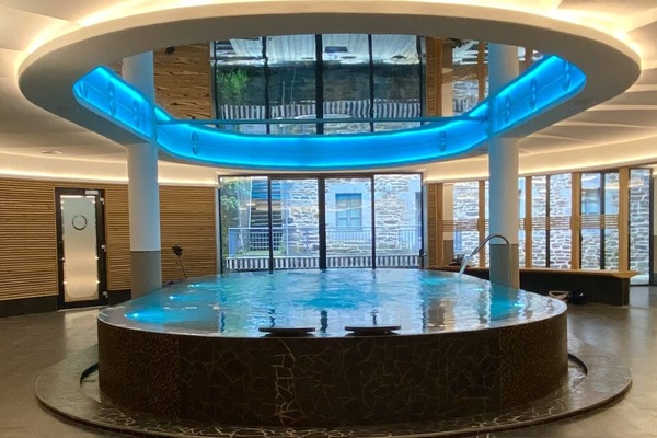 Sauna, boblebad, dampbad, kropsbehandlinger, hydroterapi, svensk massage