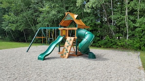 Children's play area - outdoor - Eastern Inn & Suites (North Conway)