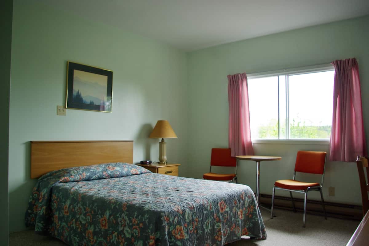 Economy Single Room 1 Double Bed Second Floor | Desk, WiFi (free)