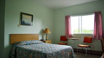 Economy Single Room 1 Double Bed Second Floor | Escritorio y wifi gratis