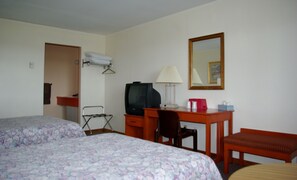 Standard Double Room, First Floor | Desk, free WiFi - The Tidal Bore Inn (Lower Truro)