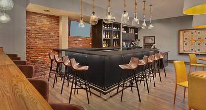 Scholar Morgantown, Tapestry Collection by Hilton