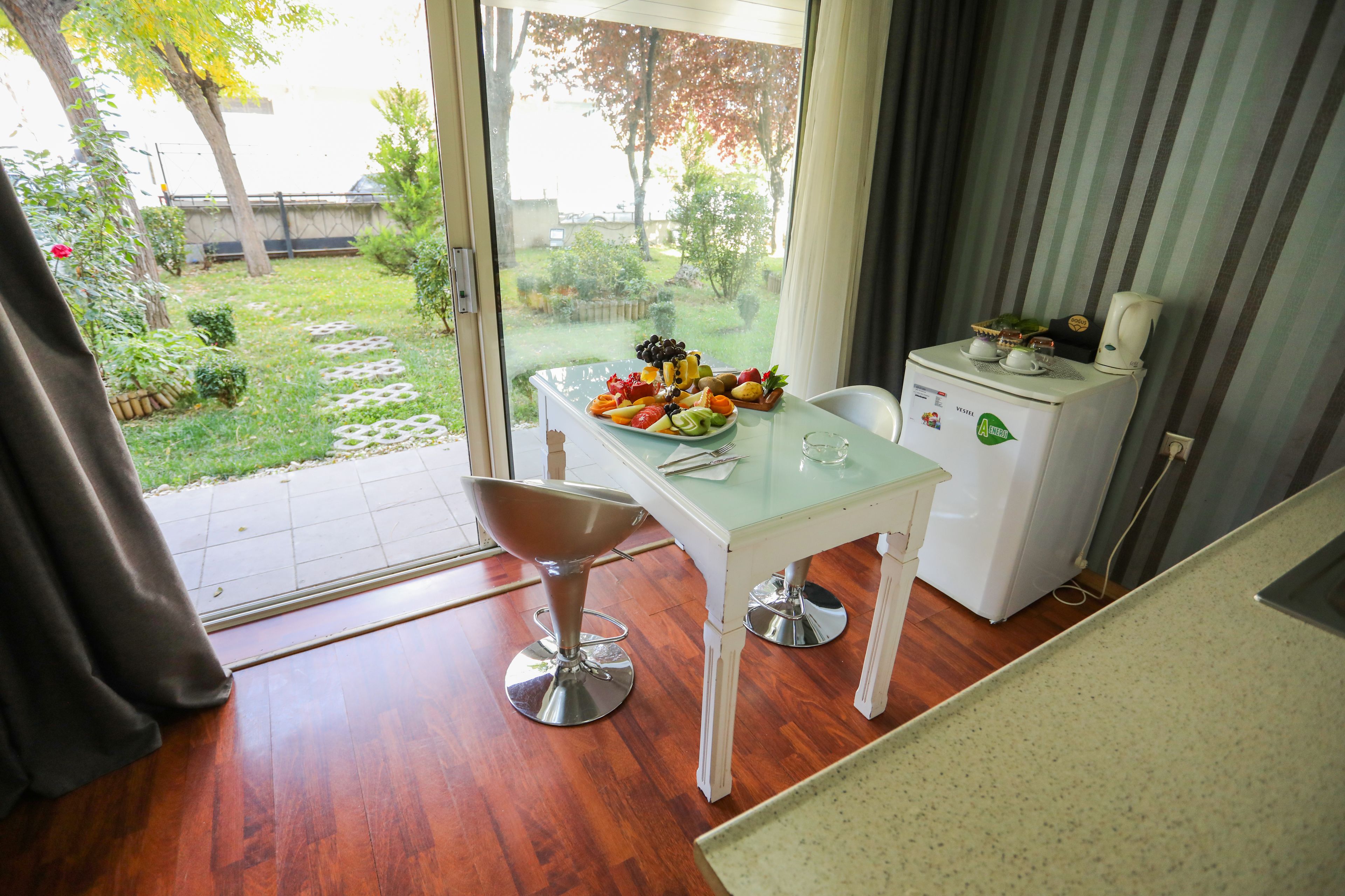 Deluxe Suite | In-room dining
