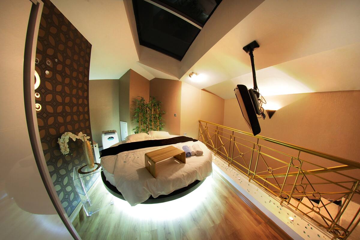 Superior Suite | In-room safe, soundproofing, iron/ironing board, cribs (free)