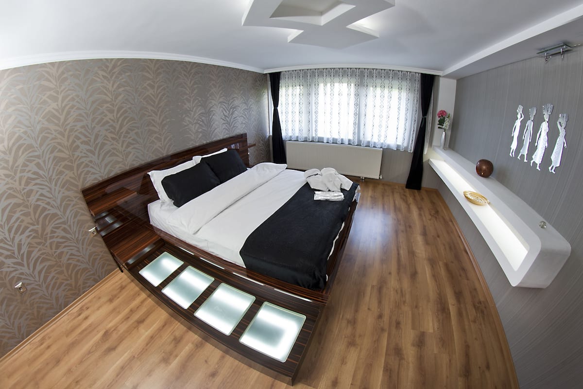 Apartment, 1 Bedroom | In-room safe, soundproofing, iron/ironing board, cribs (free)