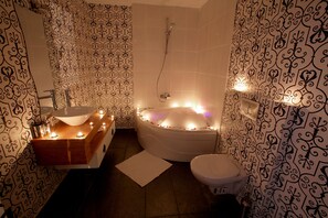 Deluxe Suite | Bathroom
