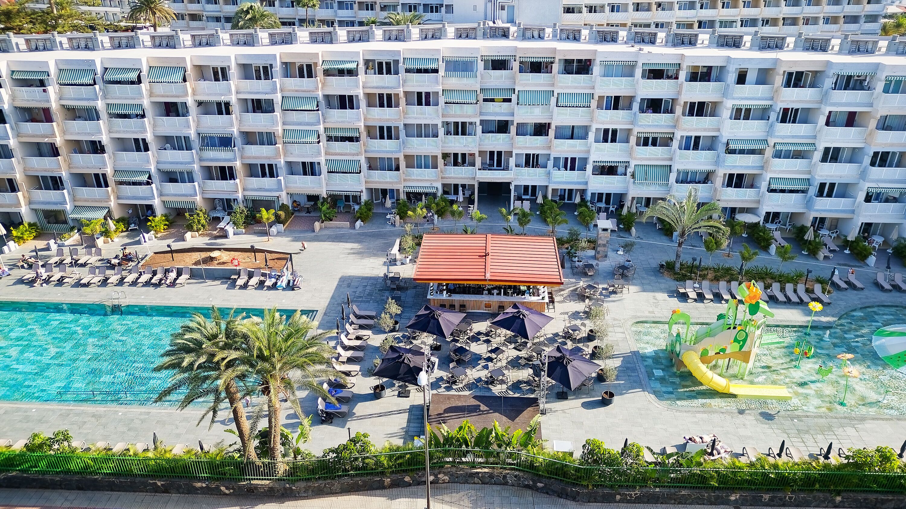 3 outdoor pools, sun loungers