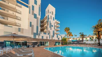 3 piscinas al aire libre, sombrillas, tumbonas