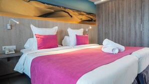 Kahden hengen deluxe-huone, valtamerinäköala | Tallelokero huoneessa, työpöytä, pimennysverhot, ilmainen Wi-Fi