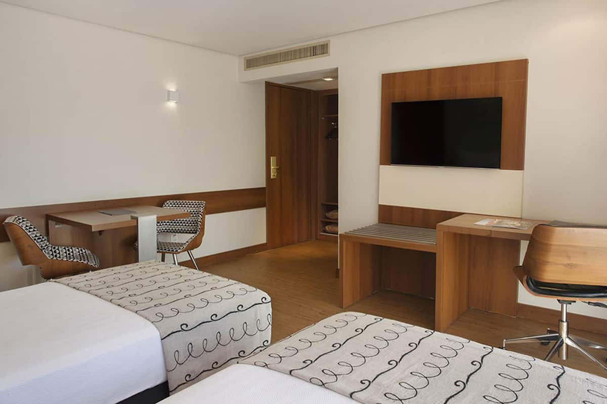 1 soveværelse, minibar, pengeskab på værelset, skrivebord