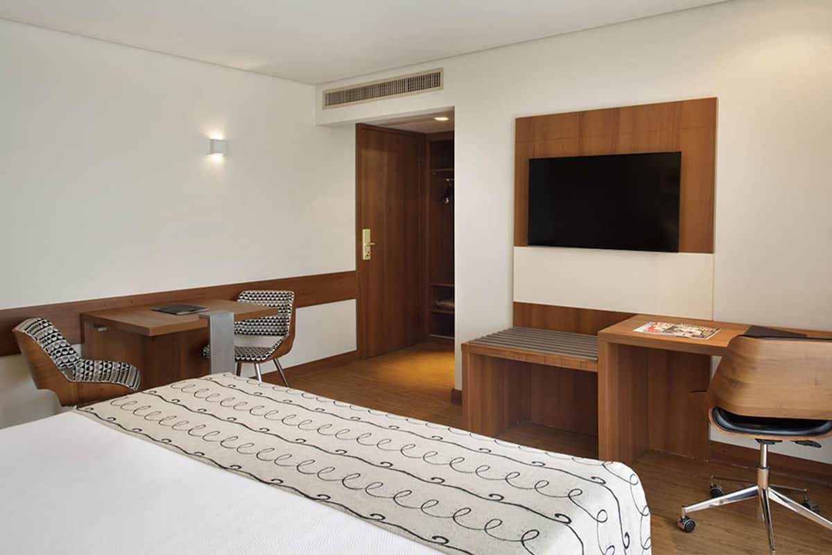 1 soveværelse, minibar, pengeskab på værelset, skrivebord