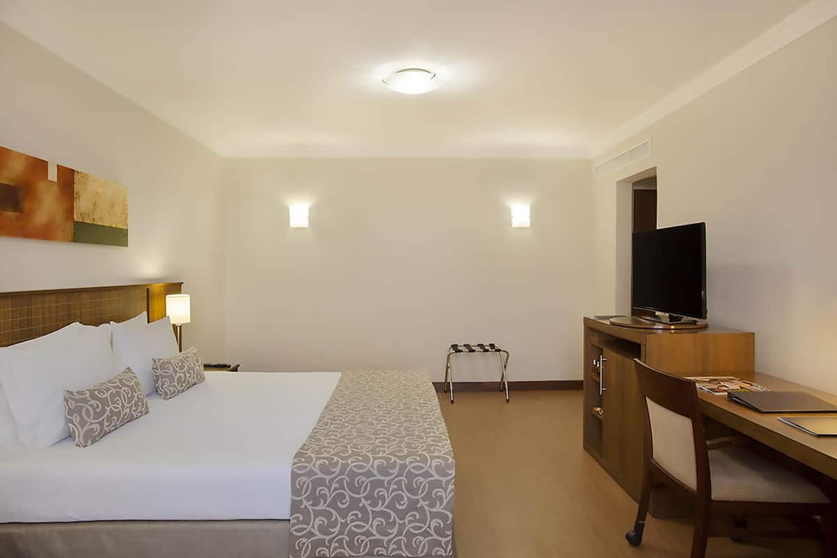 1 soveværelse, minibar, pengeskab på værelset, skrivebord