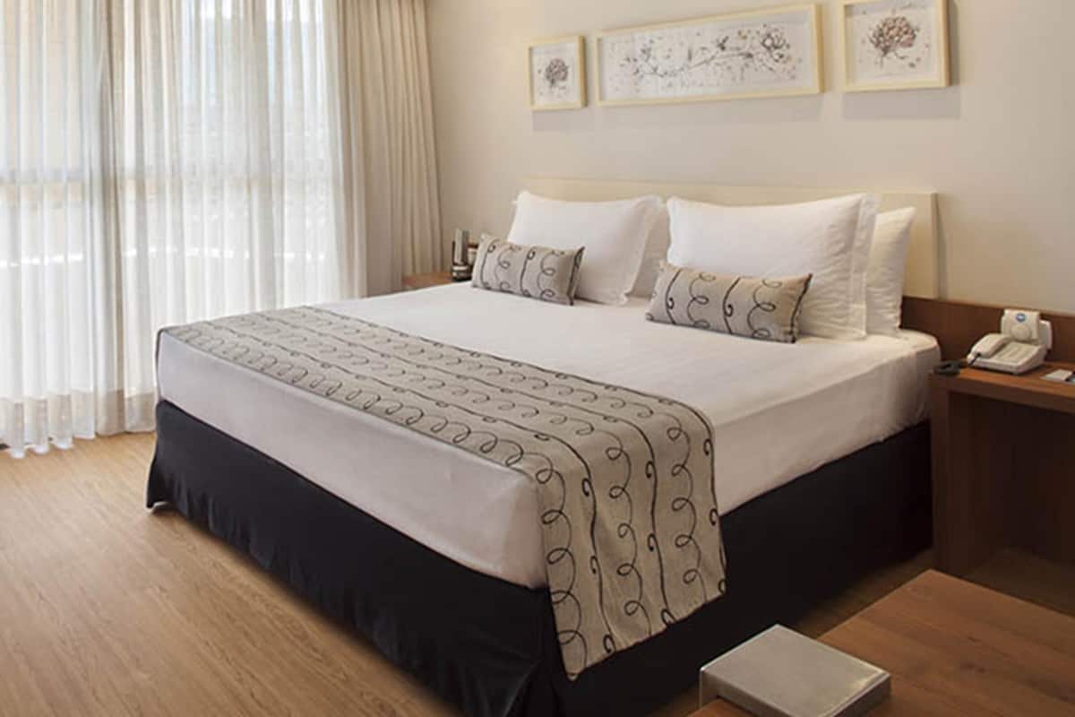 1 soveværelse, minibar, pengeskab på værelset, skrivebord