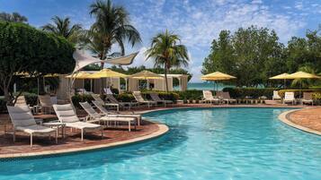 2 piscinas al aire libre