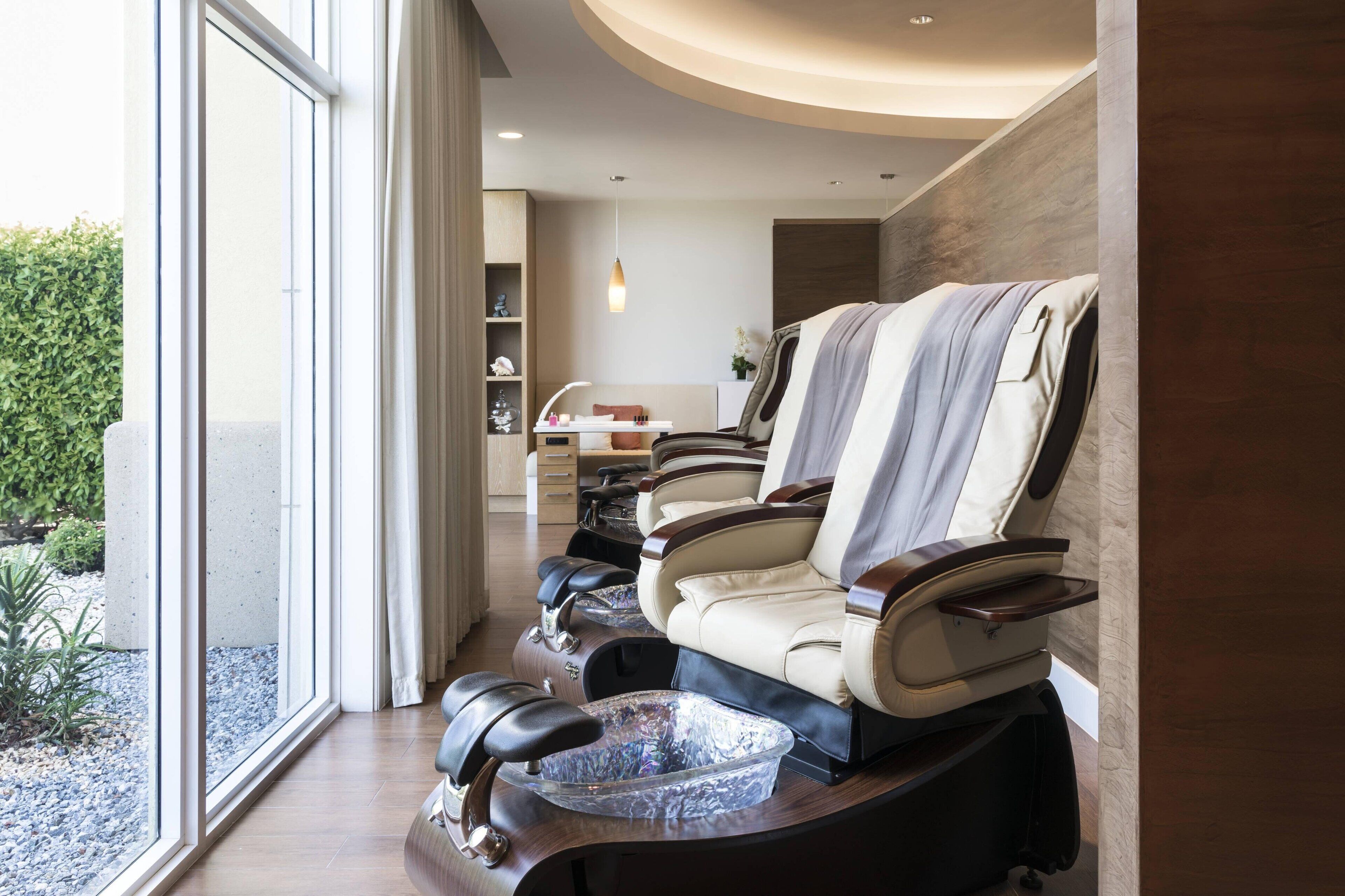 sauna, steam room, turkish bath/hammam, body treatments, aromatherapy