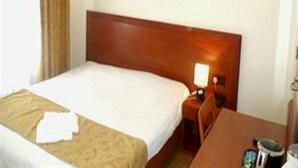 Kamar Double, ensuite | Brankas, meja kerja, dan setrika/meja setrika
